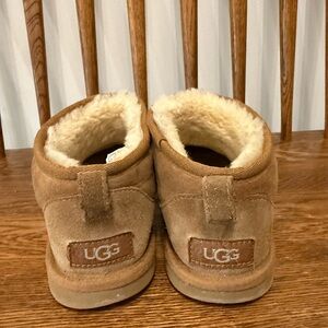 UGG Ultra Mini Youth Size 3